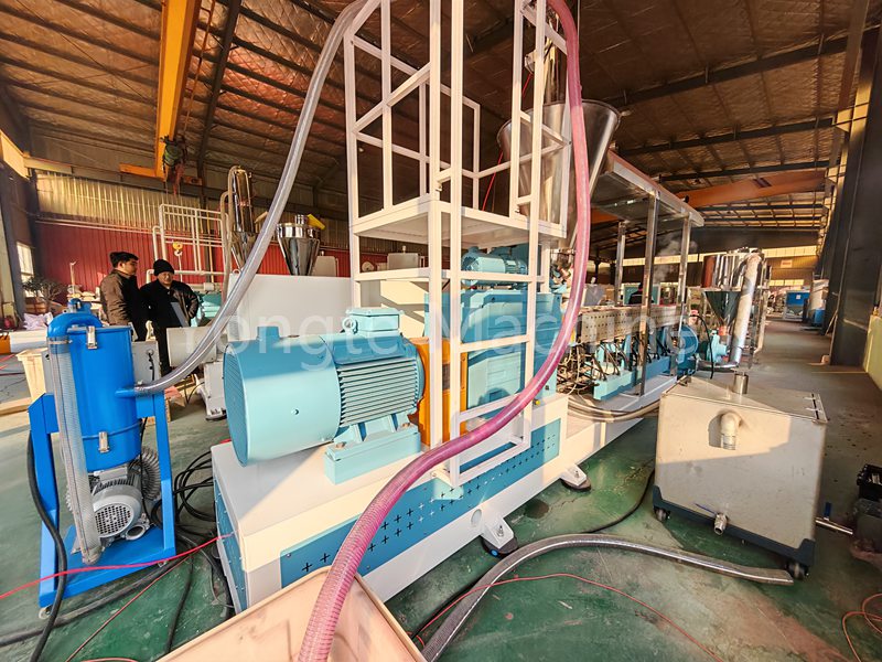 Yongte αναβάθμιση WPC Shanicer Machine δοκιμάστηκε με επιτυχία με υψηλή χωρητικότητα και χαμηλή κατανάλωση ενέργειας