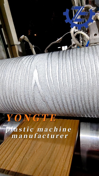 Τα πλαστικά μηχανήματα Yongte εξουσιοδοτούν τη βιομηχανία ξύλου-πλαστικών δαπέδων και καλλιεργεί βαθιά την ευρωπαϊκή και αμερικανική αγορά προστασίας του περιβάλλοντος.