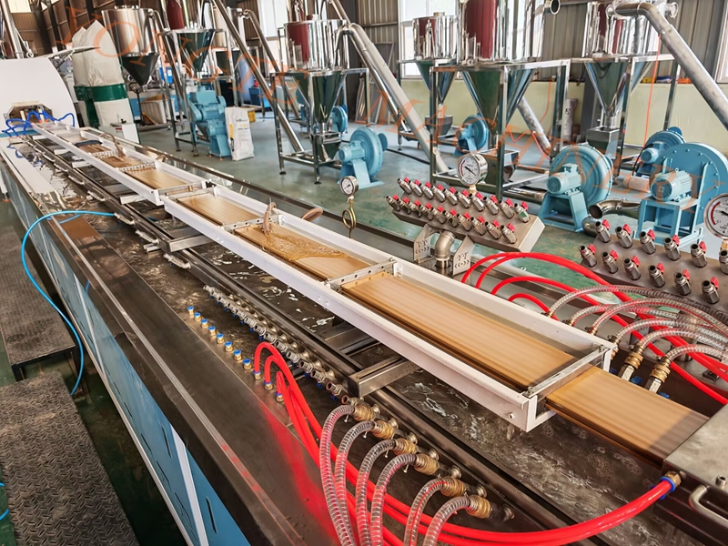 Η γραμμή παραγωγής πλαστικού δαπέδου του Qingdao Yongte Plastic Machinery έχει ολοκληρώσει με επιτυχία τη δοκιμαστική διαδρομή