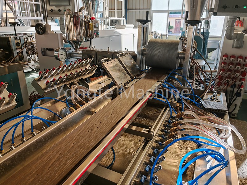 Yongte WPC Machine καταστρώματος παραδοθεί στον Καναδά