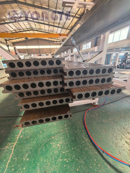 Η Yongte Plastic Machinery ολοκληρώνει την αναβάθμιση της γραμμής παραγωγής 3D online ανάγλυφων δαπέδων ξύλου-πλαστικού δαπέδου, τονίζοντας τα πλεονεκτήματά της ως εναλλακτική λύση από συμπαγές ξύλο