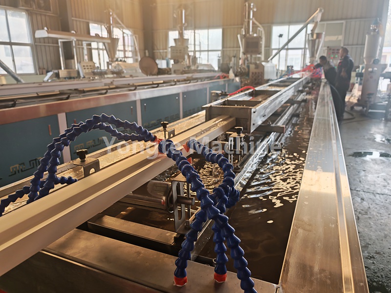 Yongte Solid Core WPC Door Jamb Machine: Επιτυχής δοκιμή για Ινδό πελάτη