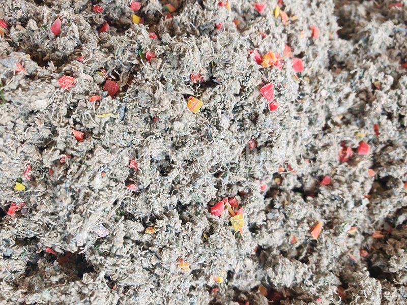 Η Yongte λανσάρει καινοτόμο μηχάνημα καταστρώματος WPC που μετατρέπει τα απορρίμματα ρούχων σε οικολογικά δομικά υλικά