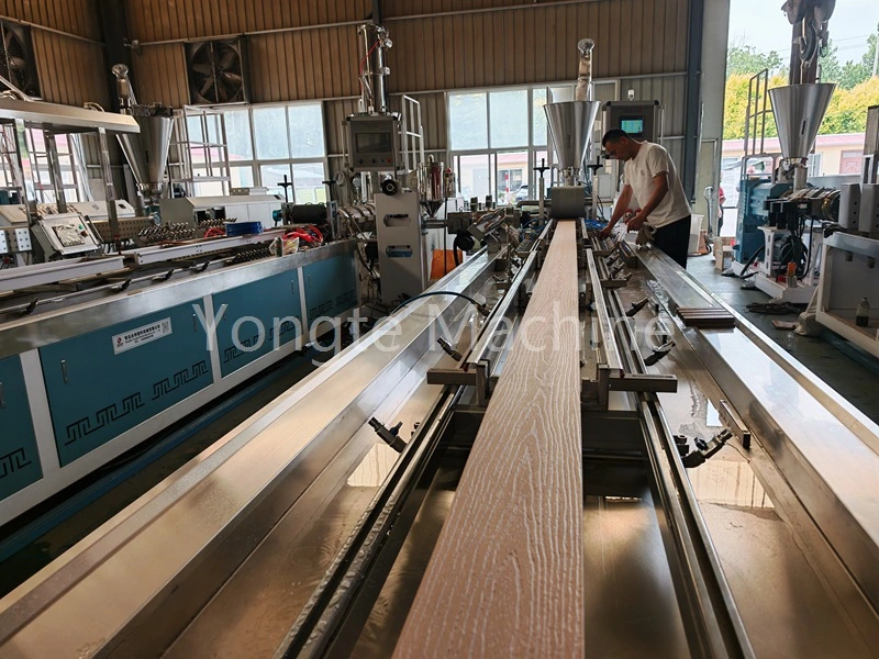 Εγκατάσταση και θέση σε λειτουργία μηχανής WPC για τον Καναδά πελάτη