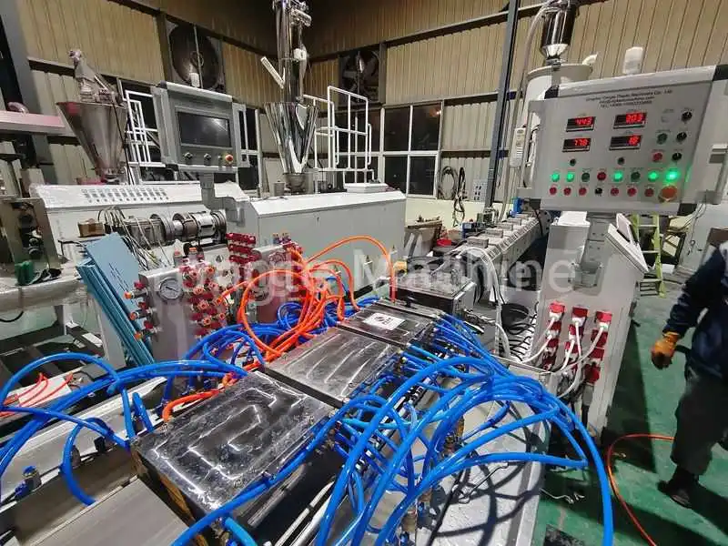 Πλαστικός εξωθητήρας ξυλείας