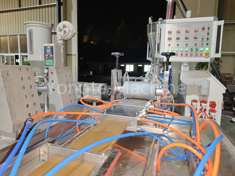 Μηχανή καταστρώματος WPC για ινδικό πελάτη