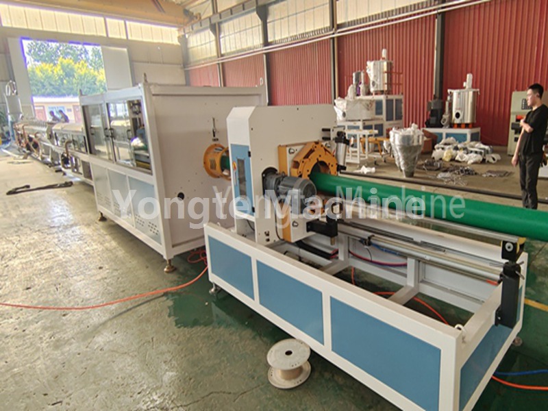 Μηχανή παραγωγής σωλήνων νερού PE 75-250 mm για πελάτη του Βιετνάμ που επιθεωρήθηκε με επιτυχία