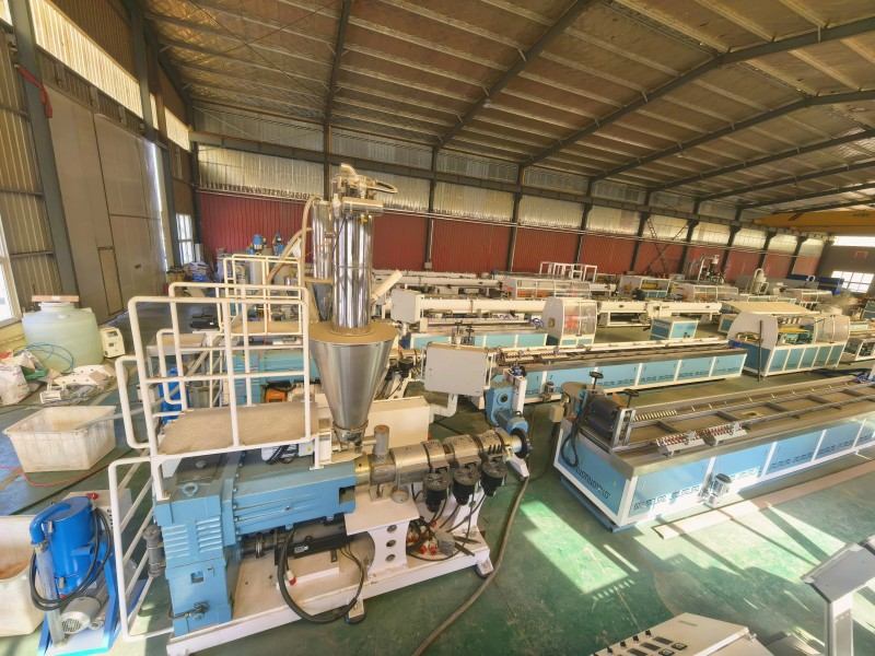 Η Yongte ολοκληρώνει την παραγωγή 4 σετ Γραμμών Εξώθησης Προφίλ WPC